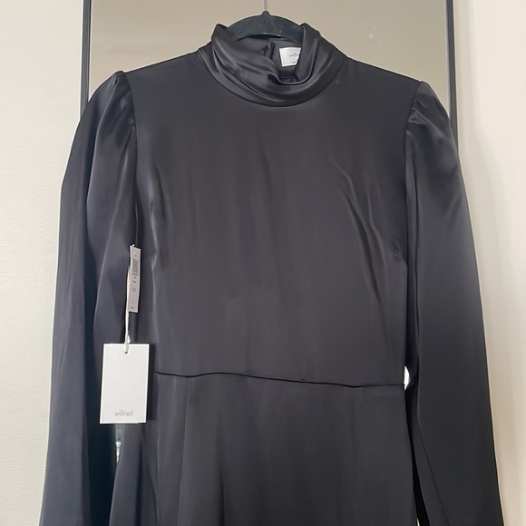 NWT | WILFRED | Baja | dress| long sleeve | black satin | size 8 - Picture 3 of 4